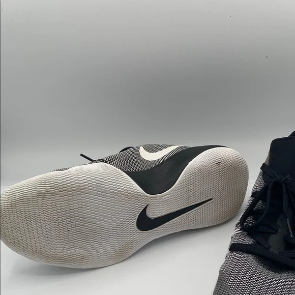 Nike Black and White Athletic Shoes - Picture 3 of 4